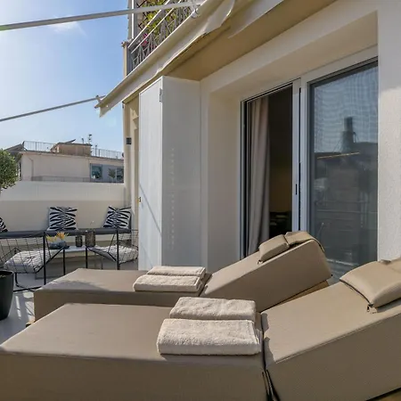 Sunny Loft With Plunge Pool דירה *